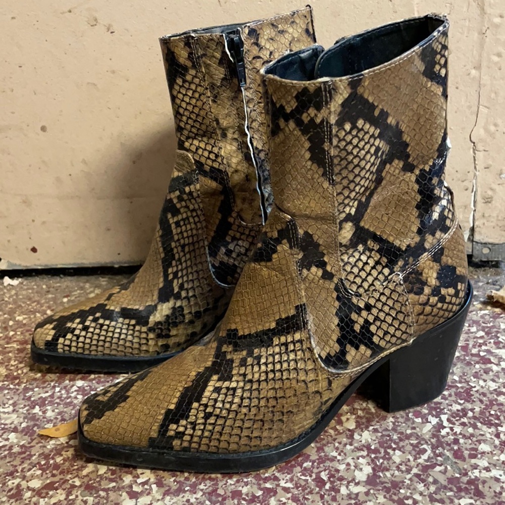 Zara 100% Leather Snakeskin Booties Size 6 👢
